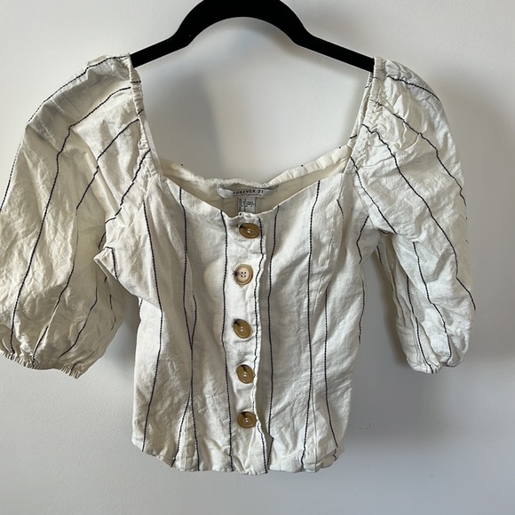 Cute off the shoulder crop - Picture 2 of 3